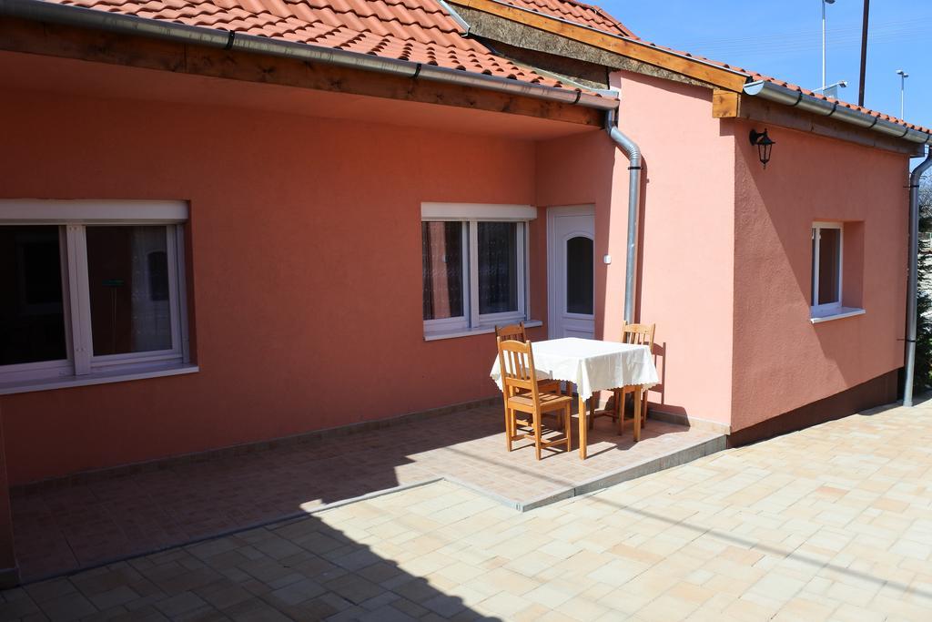 Kisasszony Apartman Eger Ngoại thất bức ảnh