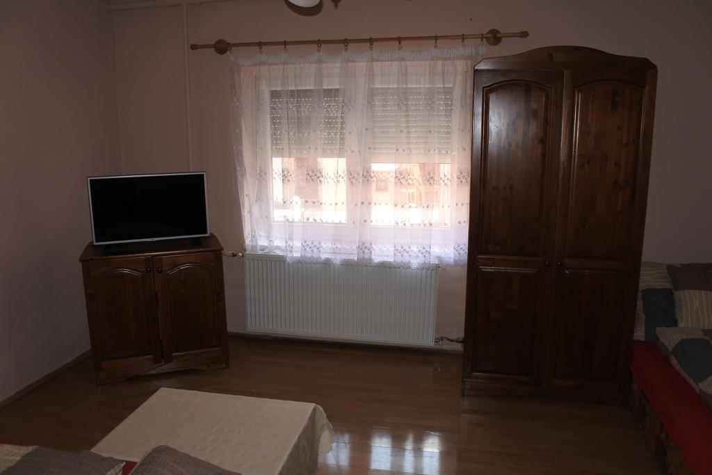 Kisasszony Apartman Eger Ngoại thất bức ảnh