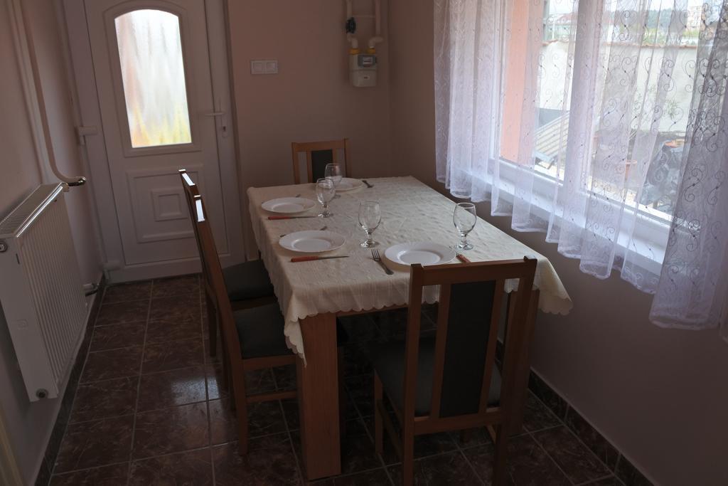 Kisasszony Apartman Eger Ngoại thất bức ảnh